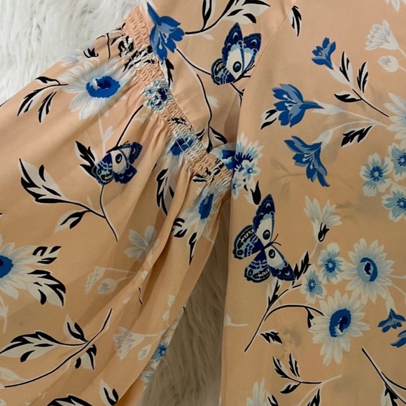 Ann Taylor floral butterfly smocked sleeve ruffle collar blouse - Picture 4 of 5